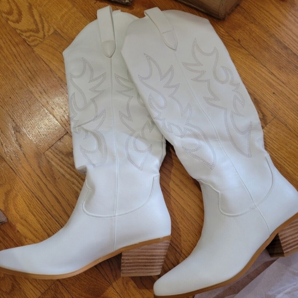 White Western Heeled Boots - Picture 8 of 8